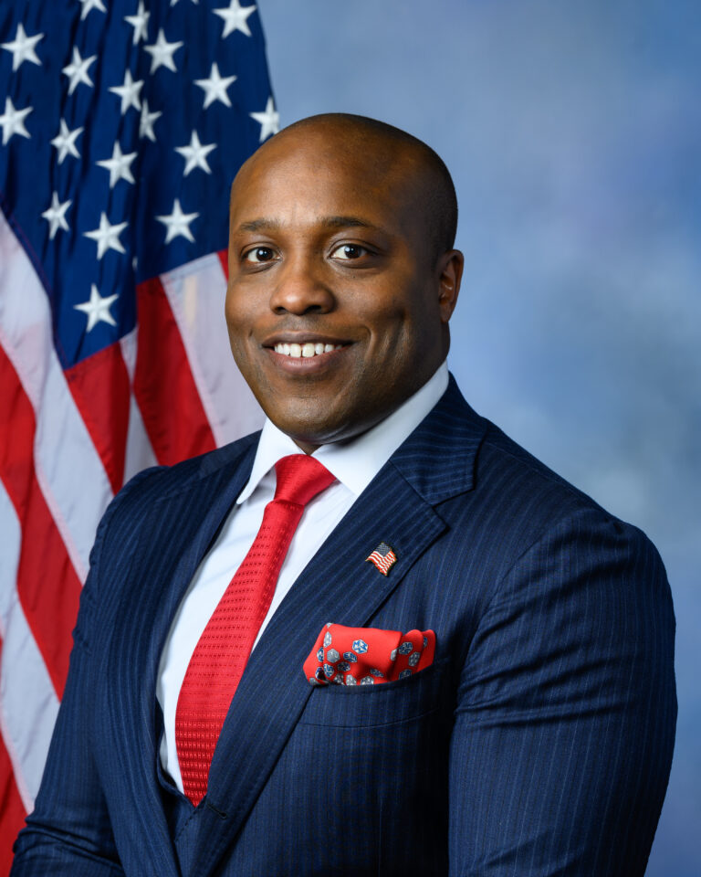 Hunt Wows GOP Crowd at Lincoln-Reagan Dinner